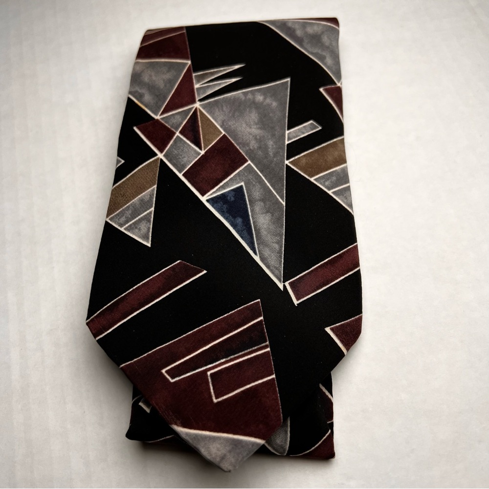 PIERRE CARDIN all silk neck tie Made in USA Black geometric design In Colors